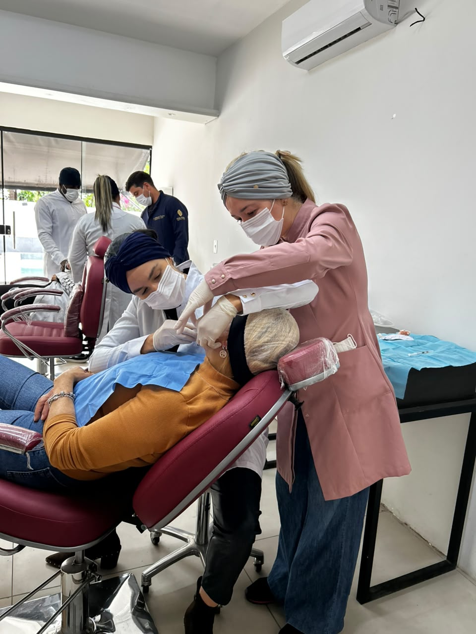 Dra. Aline Lima — foto 18 da galeria de bastidores, atendimentos e formações